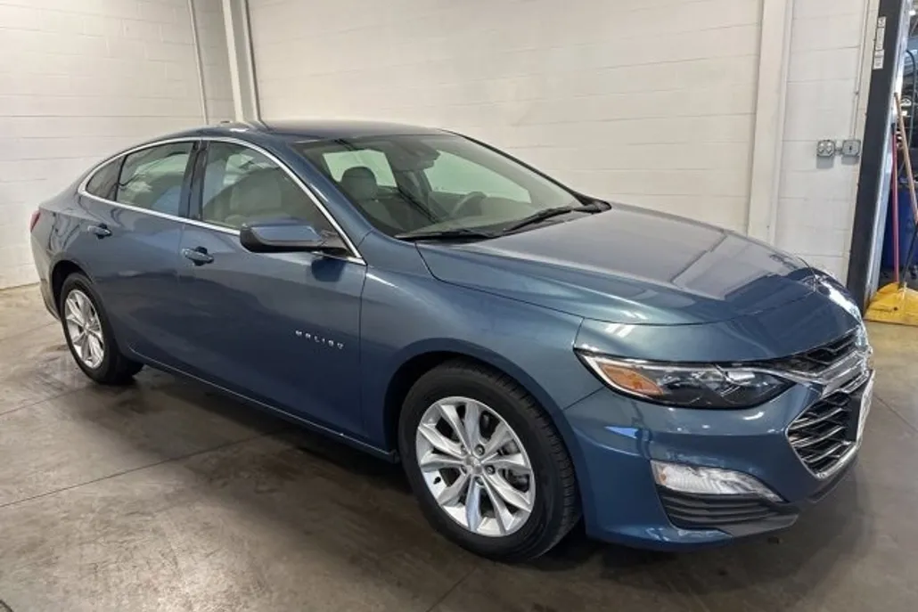 2025 Chevrolet Malibu 1LT photo 1