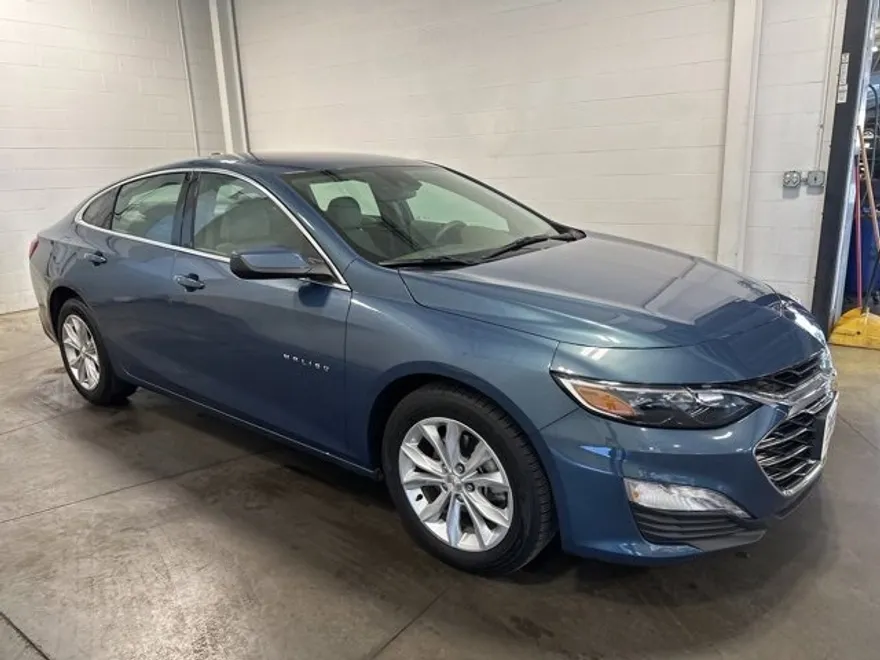 2025 Chevrolet Malibu 1LT photo 1