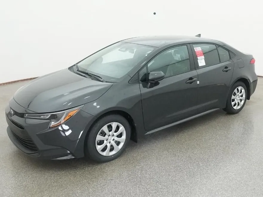 2025 Toyota Corolla LE photo 1