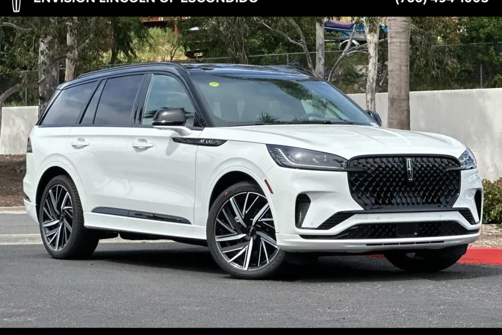 2025 Lincoln Aviator Black Label photo 1