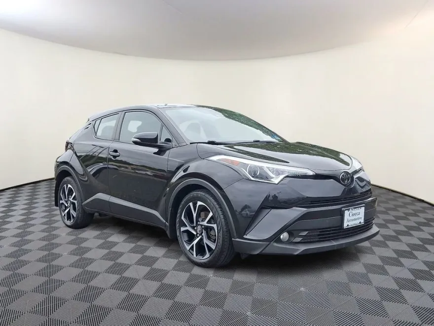 2018 Toyota C-HR XLE photo 1