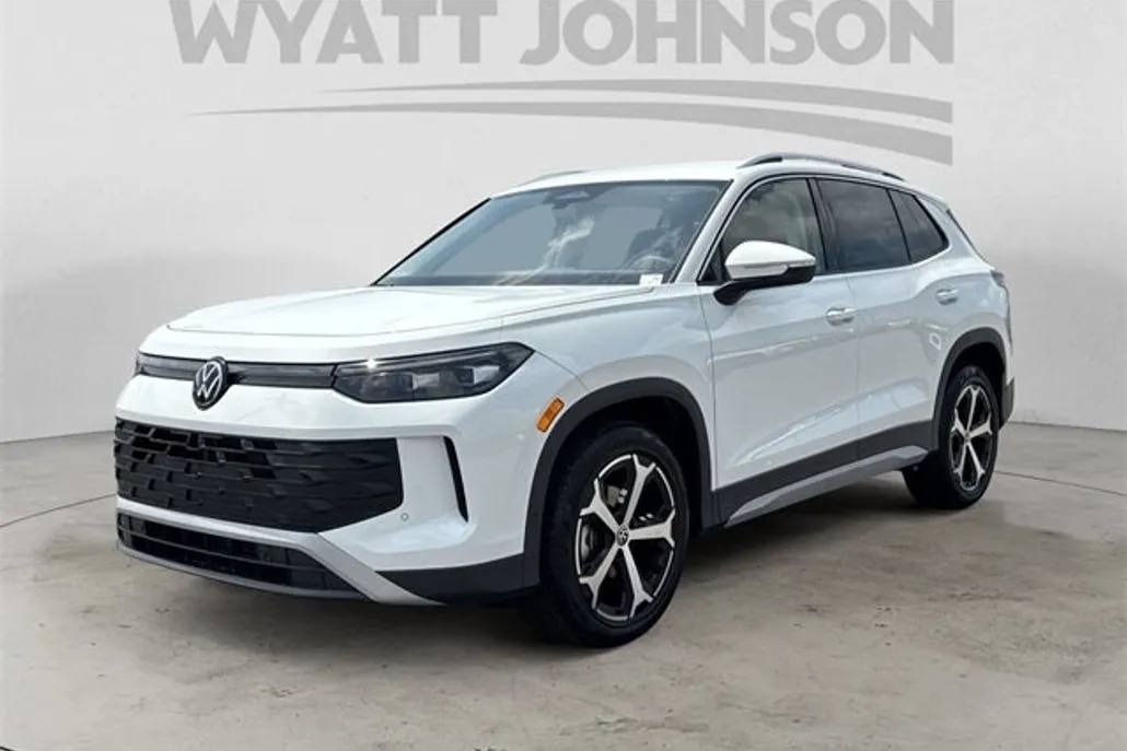 2025 Volkswagen Tiguan SE photo 1