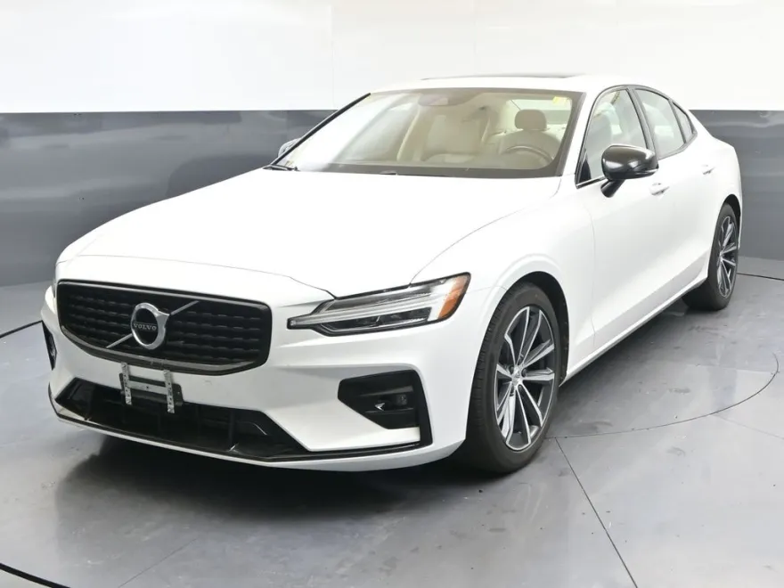 2021 Volvo S60 T5 Momentum photo 1