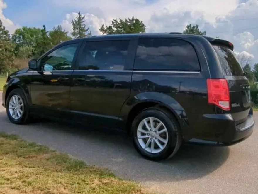 2019 Dodge Grand Caravan SXT photo 1