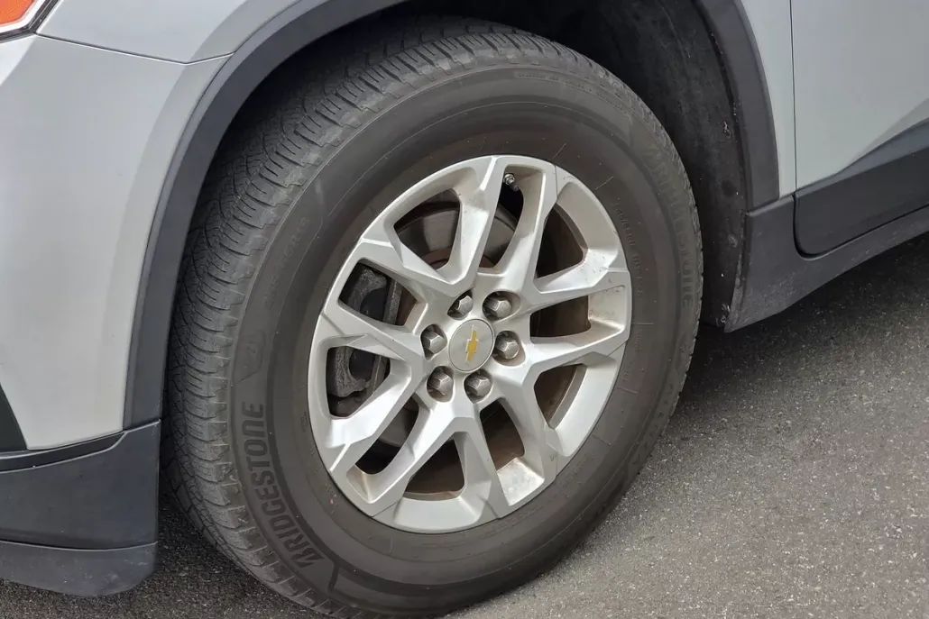 2019 Chevrolet Traverse LS photo 1
