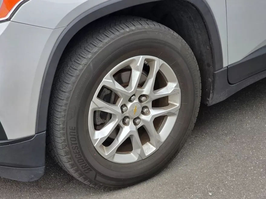 2019 Chevrolet Traverse LS photo 1