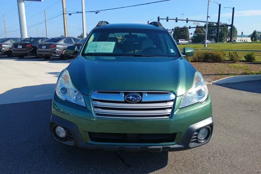 2014 Subaru Outback 2.5i Premium photo 1