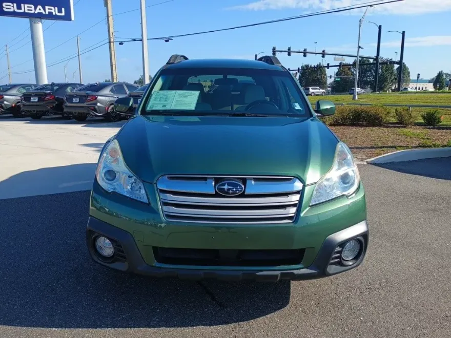 2014 Subaru Outback 2.5i Premium photo 1