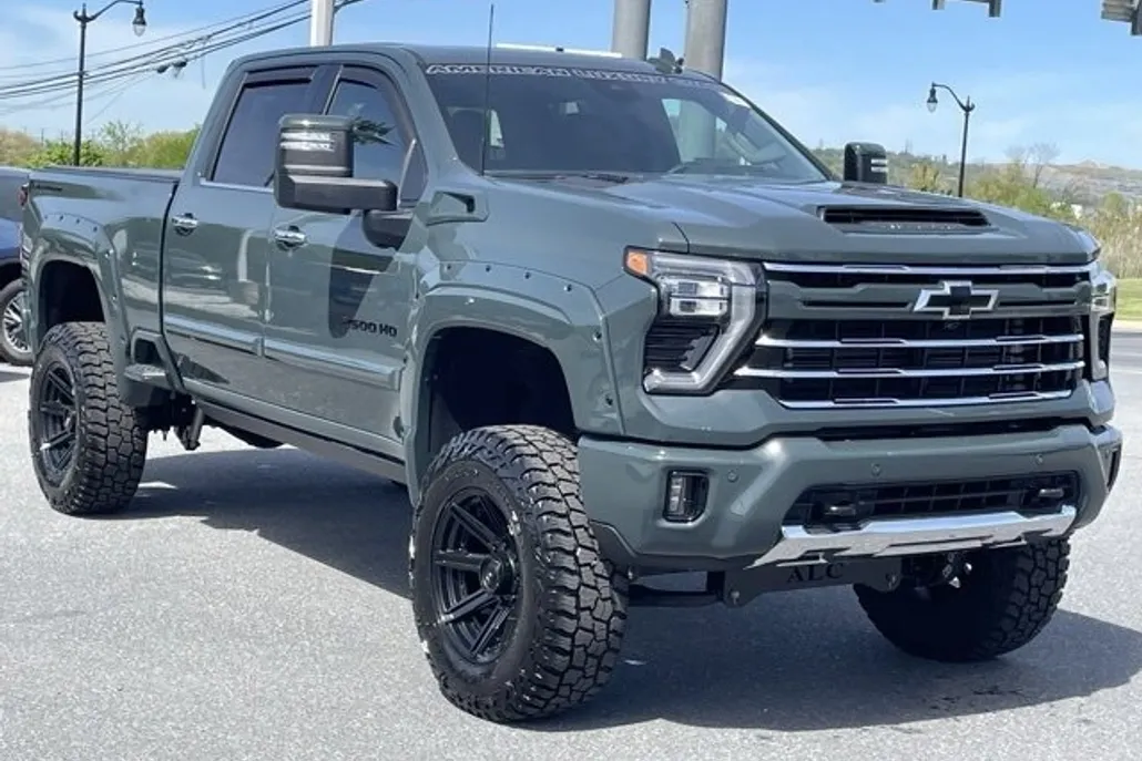 2025 Chevrolet Silverado 2500HD LTZ photo 1