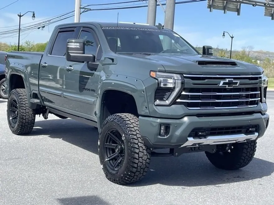 2025 Chevrolet Silverado 2500HD LTZ photo 1