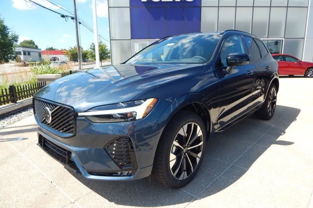 2026 Volvo XC60 B5 Plus photo 1