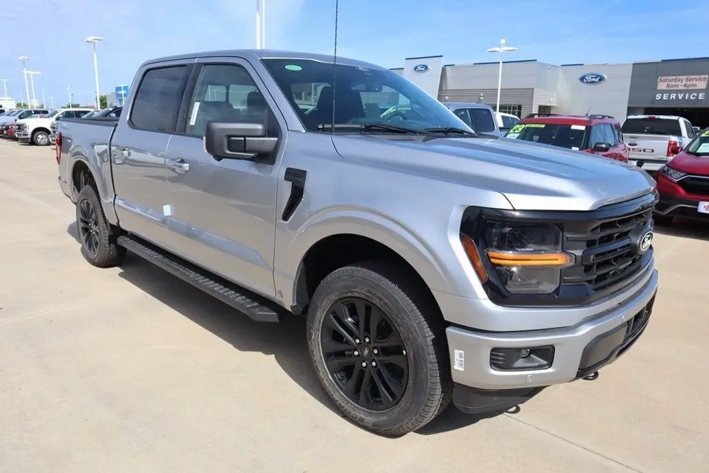 2025 Ford F-150 XLT photo 1