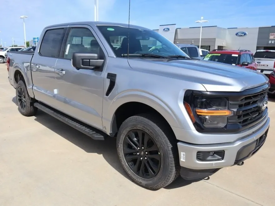 2025 Ford F-150 XLT photo 1