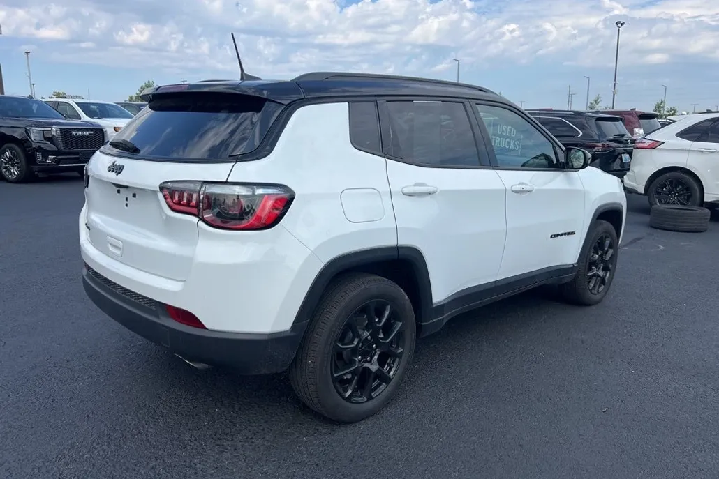 2022 Jeep Compass Altitude photo 1