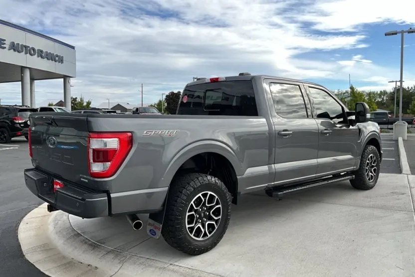 2022 Ford F-150 Lariat photo 1