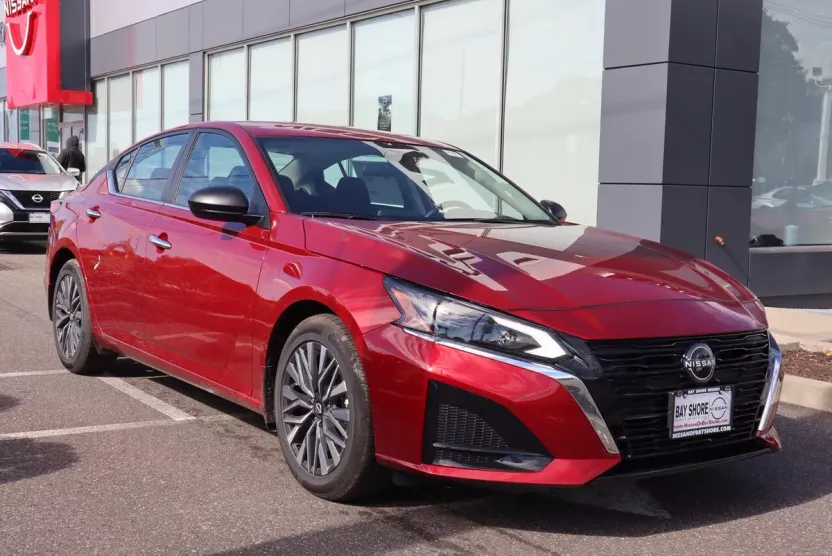 2025 Nissan Altima SV photo 1