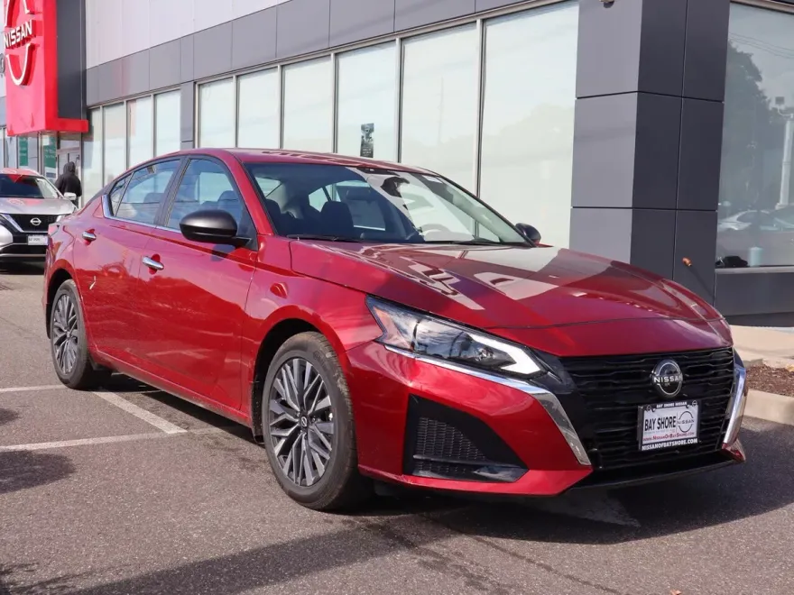 2025 Nissan Altima SV photo 1