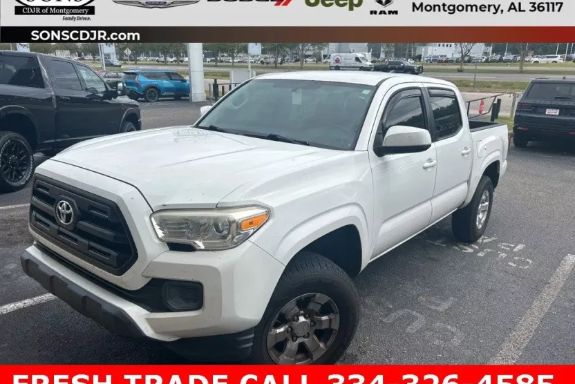 2017 Toyota Tacoma SR5 photo 1