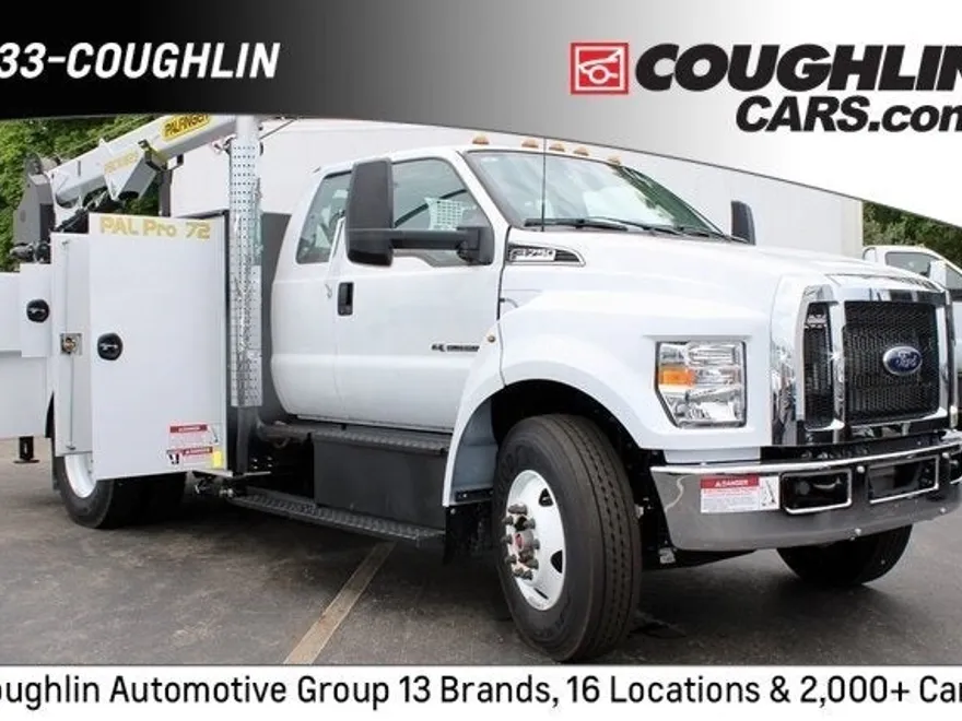 2024 Ford F-750 photo 1