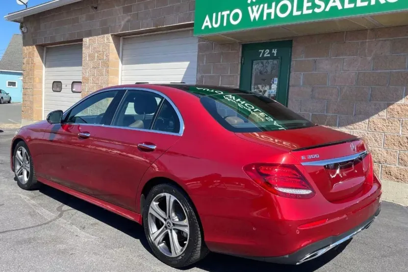2018 Mercedes Benz E 300 4MATIC Sedan photo 1
