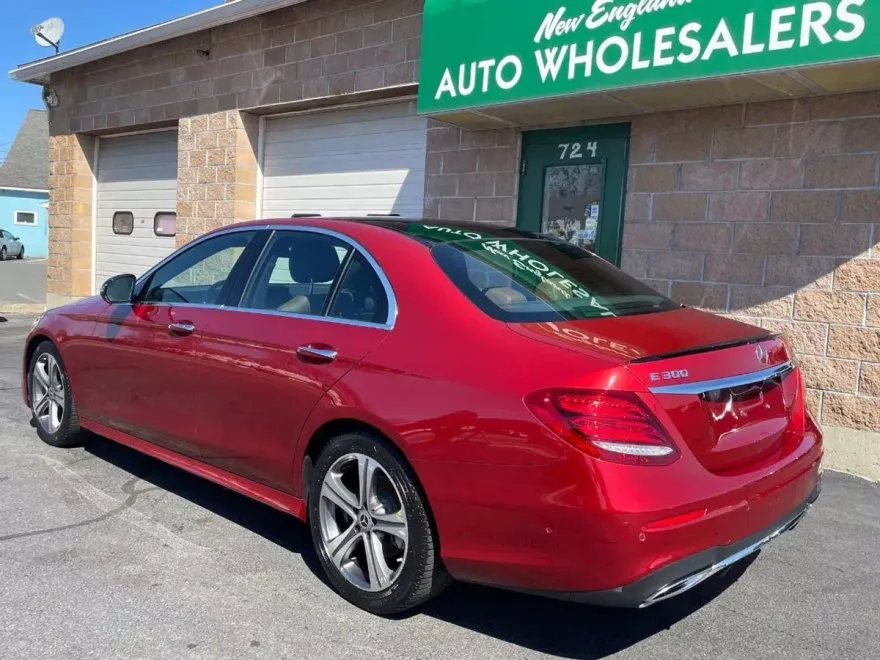 2018 Mercedes Benz E 300 4MATIC Sedan photo 1