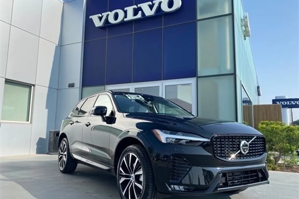 2025 Volvo XC60 B5 Plus photo 1