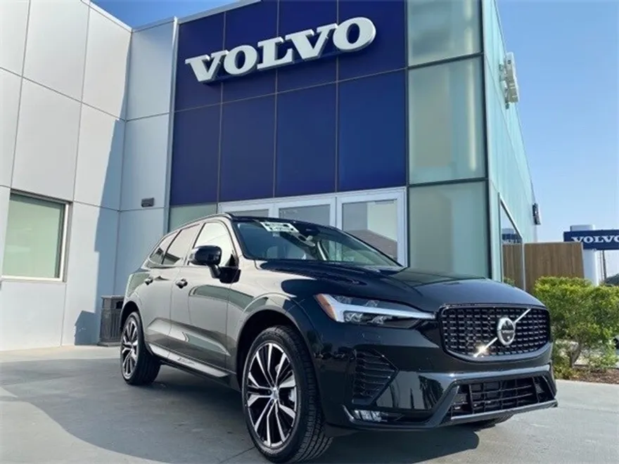 2025 Volvo XC60 B5 Plus photo 1
