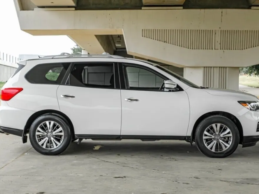 2018 Nissan Pathfinder S photo 1