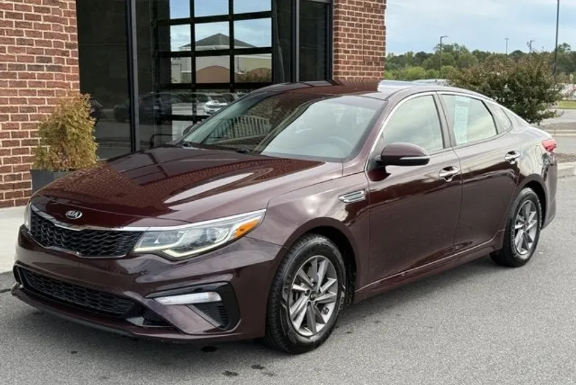 2020 Kia Optima LX photo 1