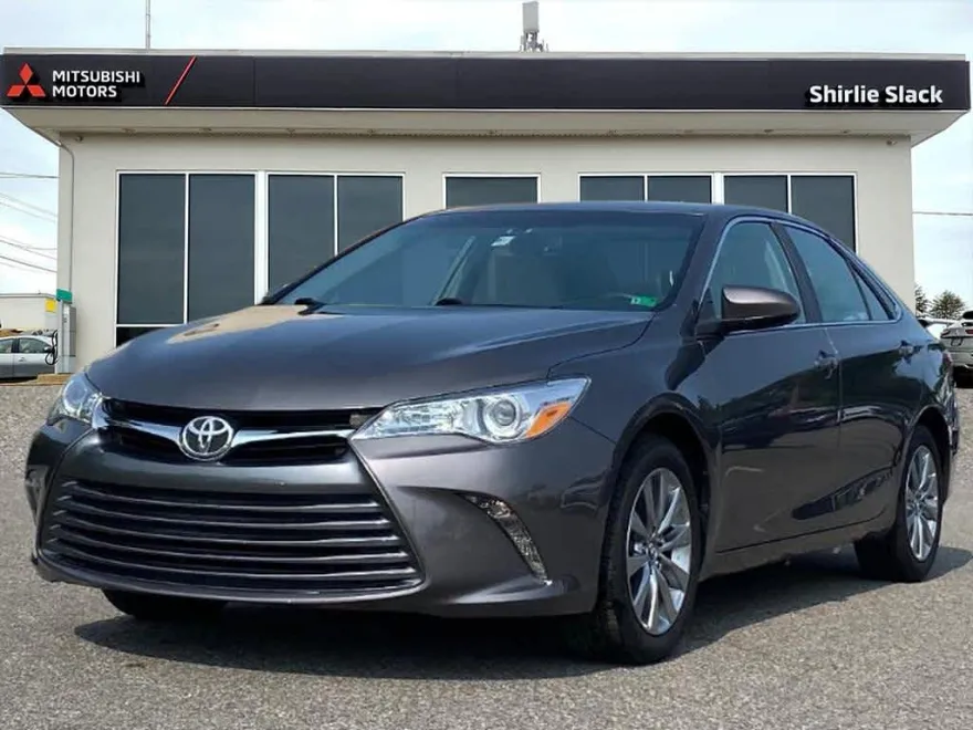 2015 Toyota Camry XLE photo 1