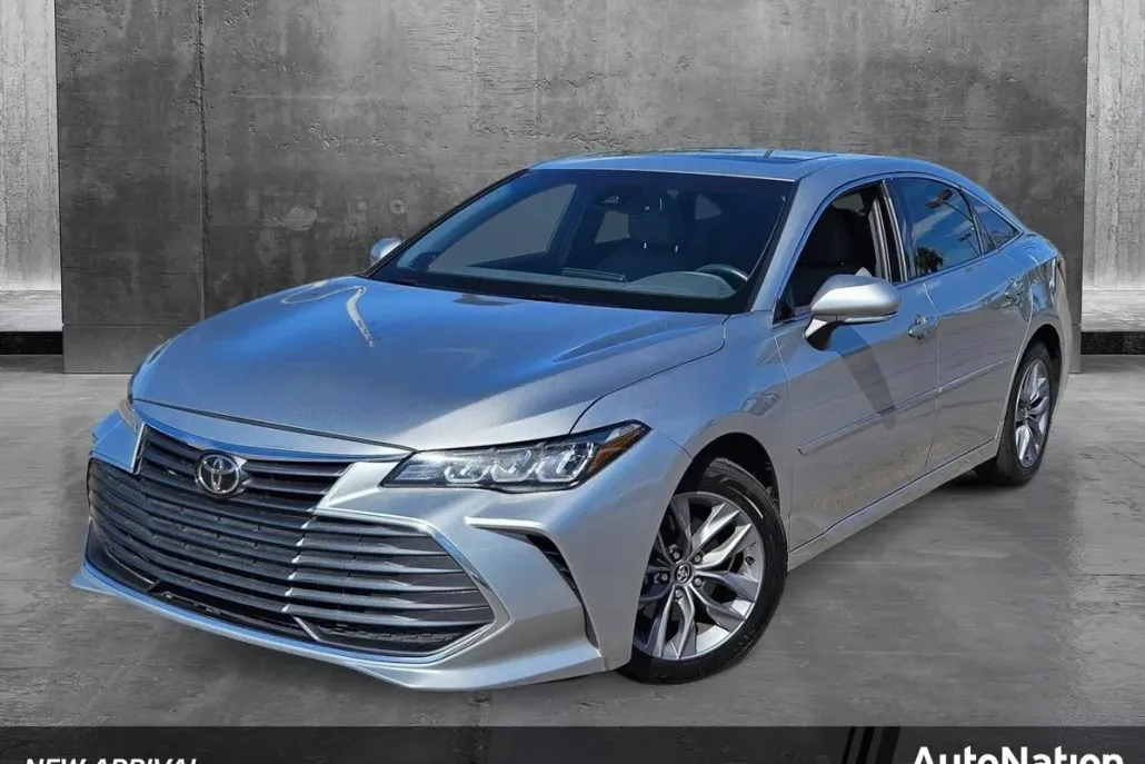 2020 Toyota Avalon XLE photo 1