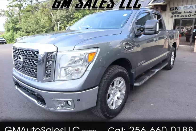 2017 Nissan Titan Crew Cab SV photo 1