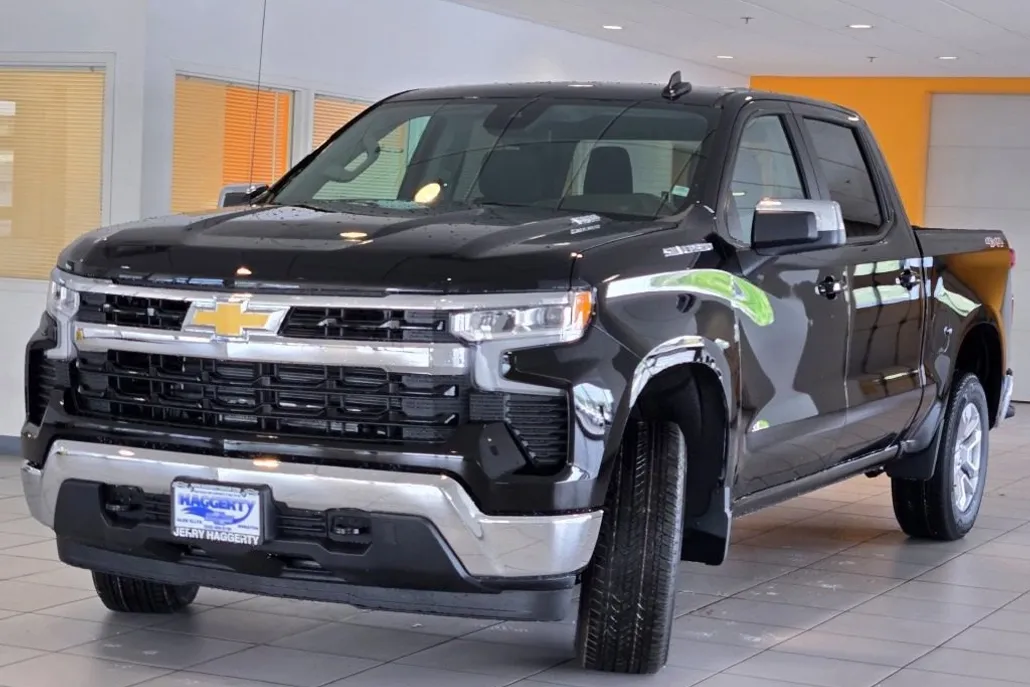 2026 Chevrolet Silverado 1500 LT photo 1