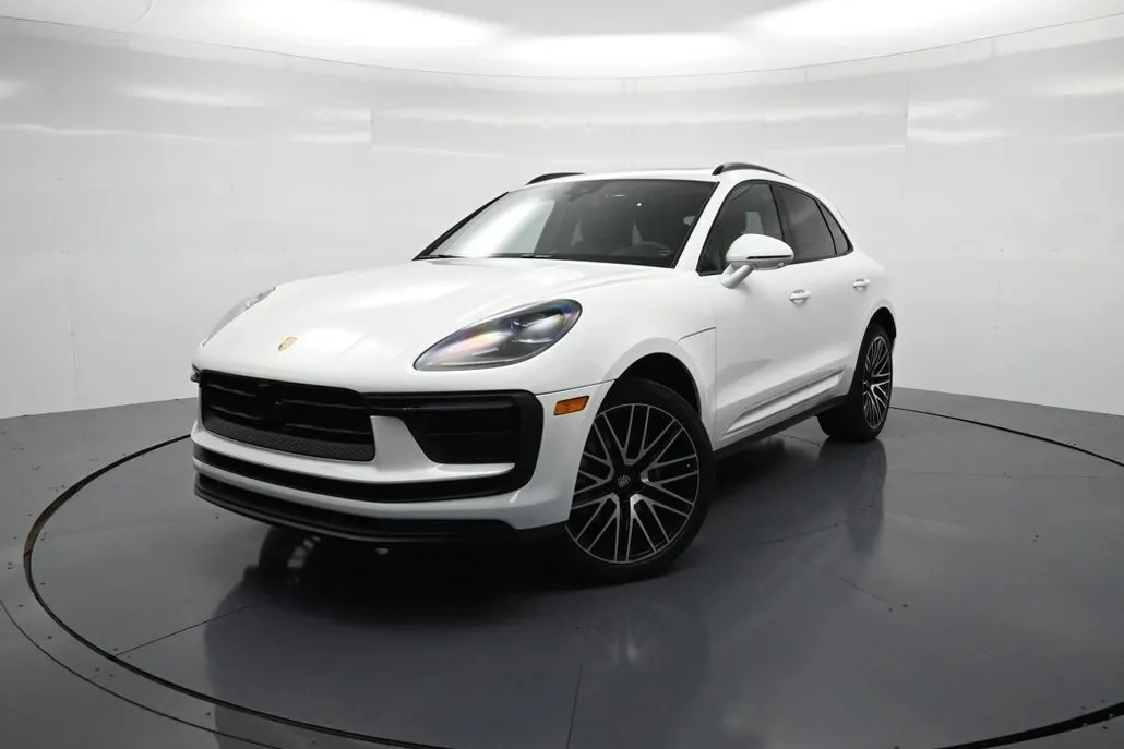 2025 Porsche Macan photo 1
