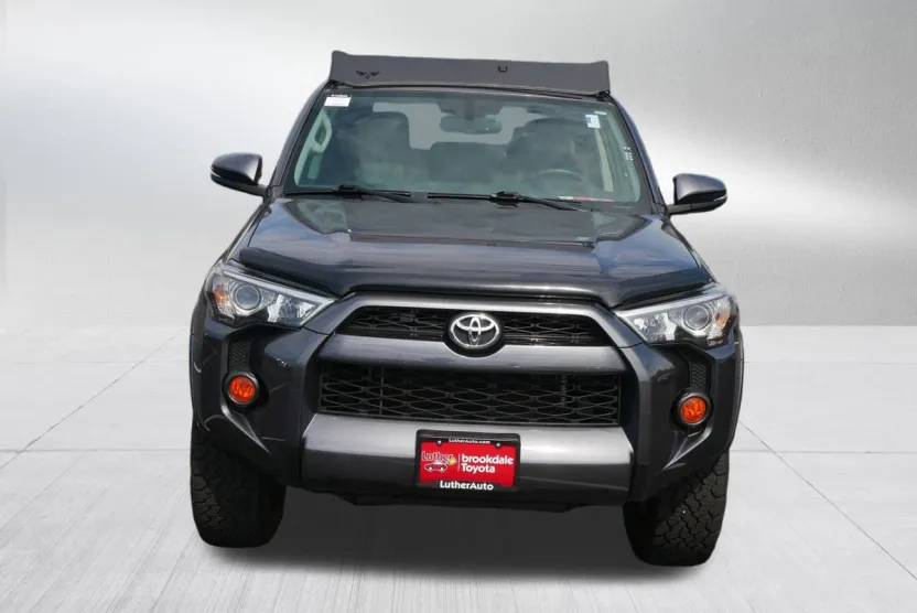 2018 Toyota 4Runner SR5 photo 1