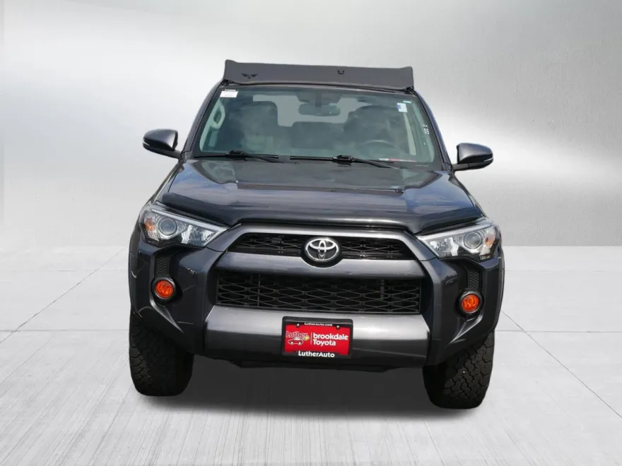 2018 Toyota 4Runner SR5 photo 1
