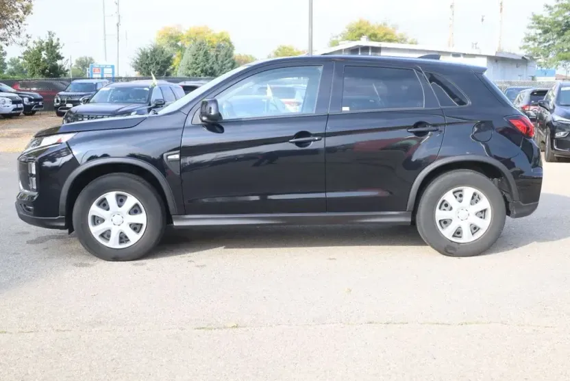 2022 Mitsubishi Outlander Sport LE photo 1