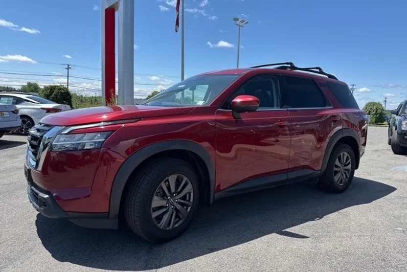 2022 Nissan Pathfinder SV photo 1