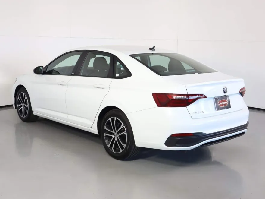 2024 Volkswagen Jetta Sport photo 1