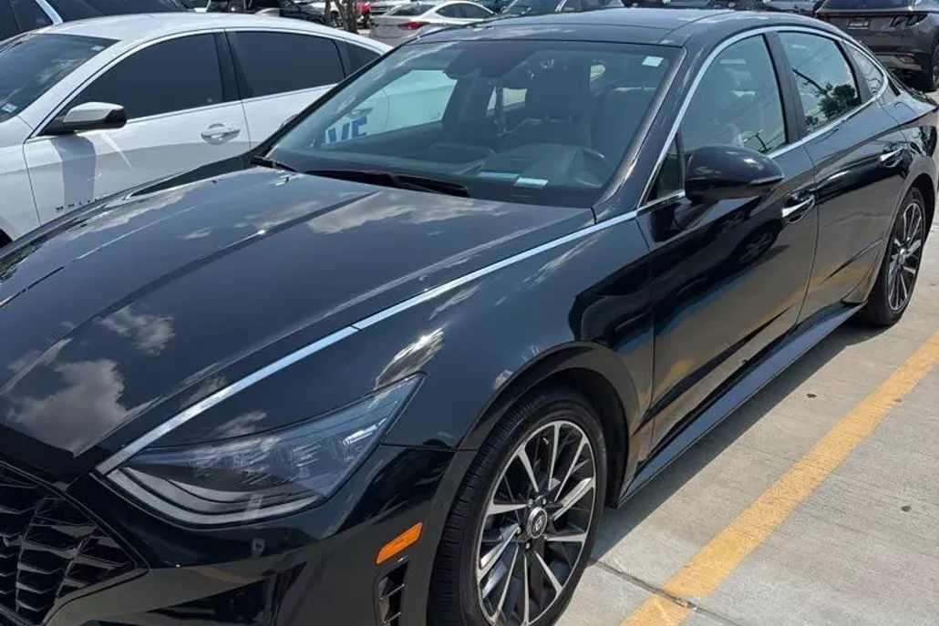 2022 Hyundai Sonata Limited photo 1