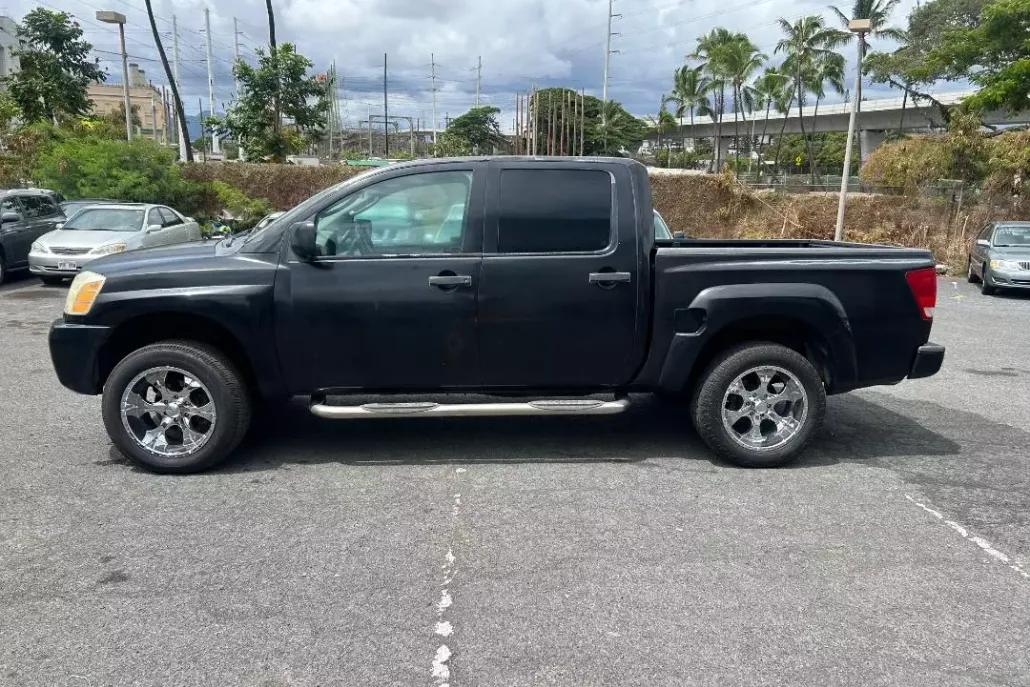 2005 Nissan Titan XE Crew Cab photo 1