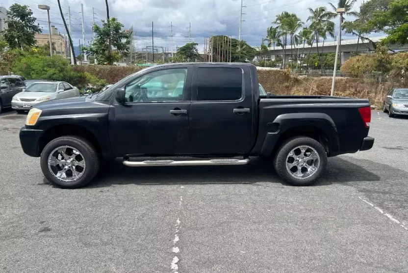 2005 Nissan Titan XE Crew Cab photo 1