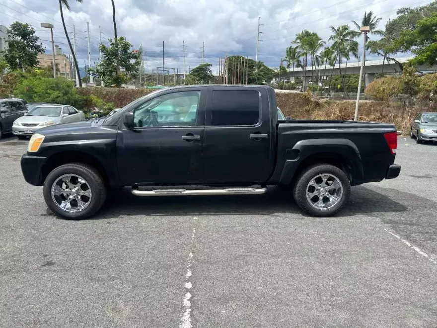 2005 Nissan Titan XE Crew Cab photo 1