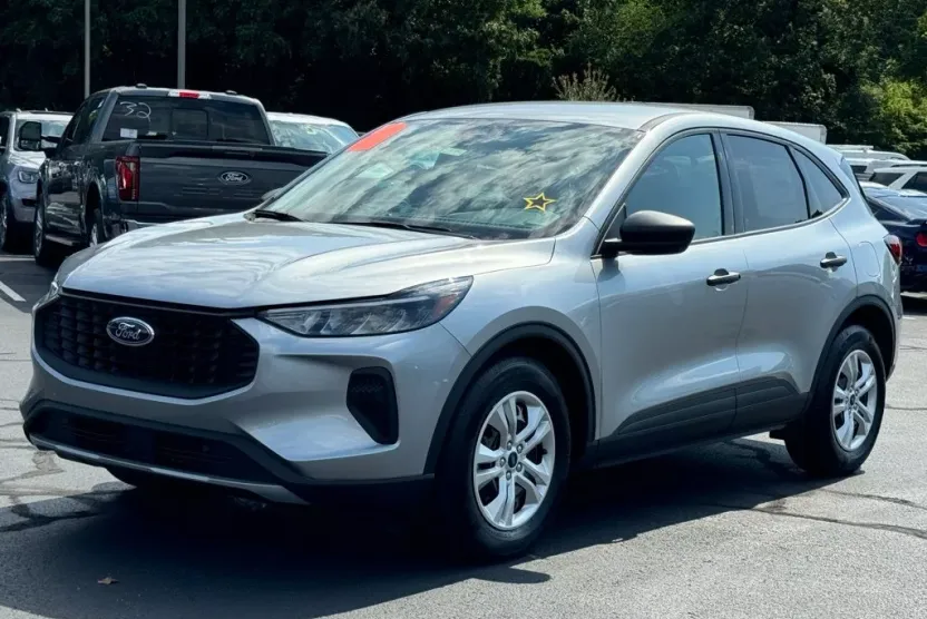 2024 Ford Escape Base photo 1
