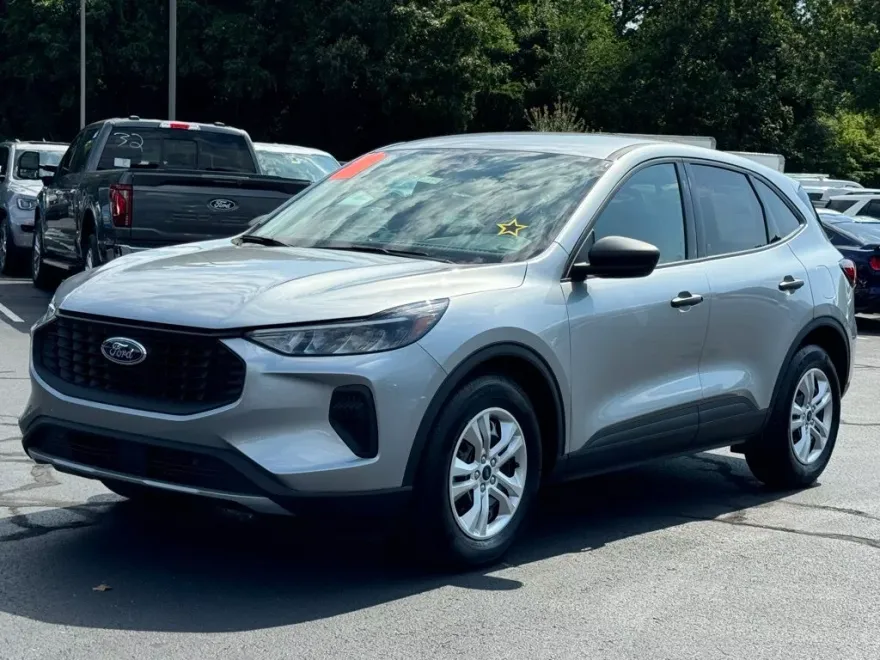 2024 Ford Escape Base photo 1