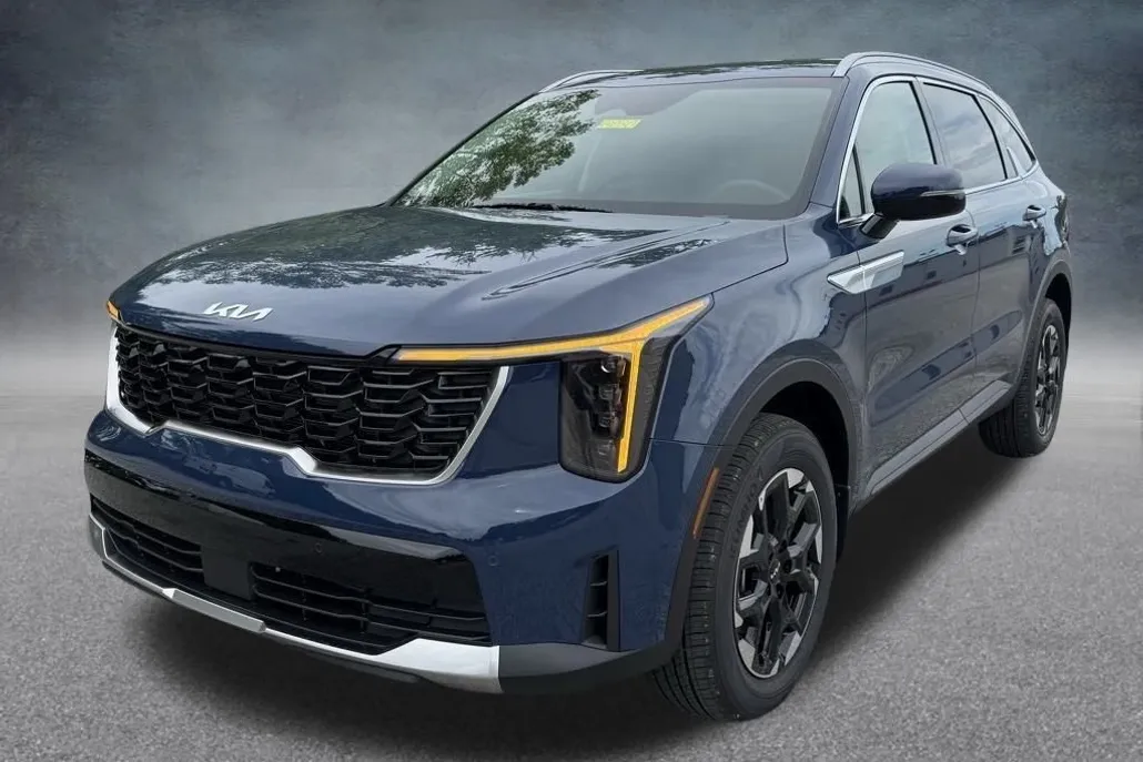 2025 Kia Sorento S photo 1