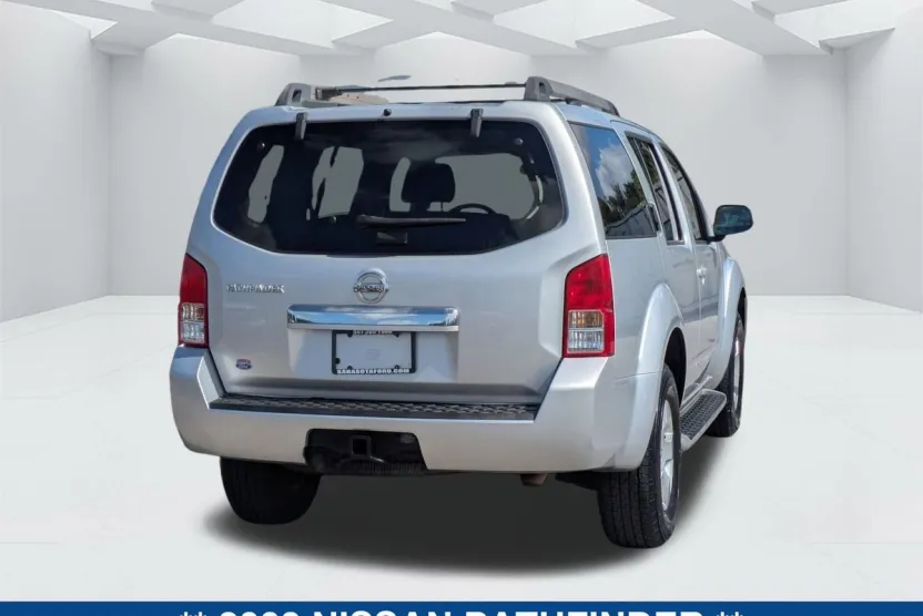 2008 Nissan Pathfinder S photo 1