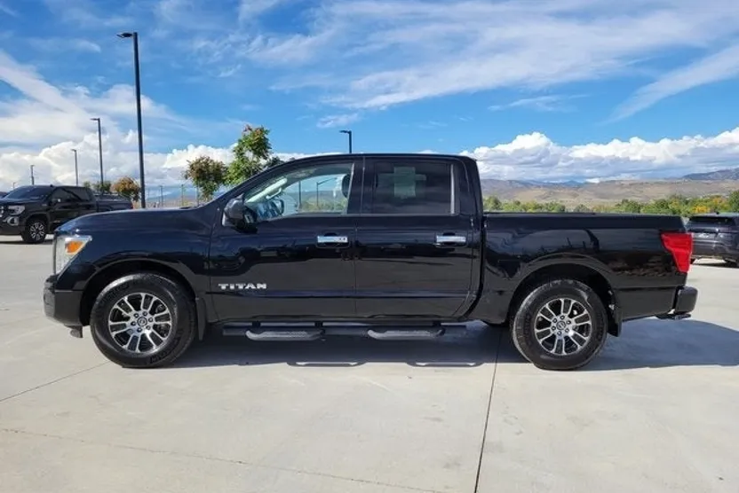 2021 Nissan Titan SV photo 1