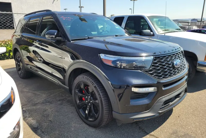 2022 Ford Explorer ST photo 1