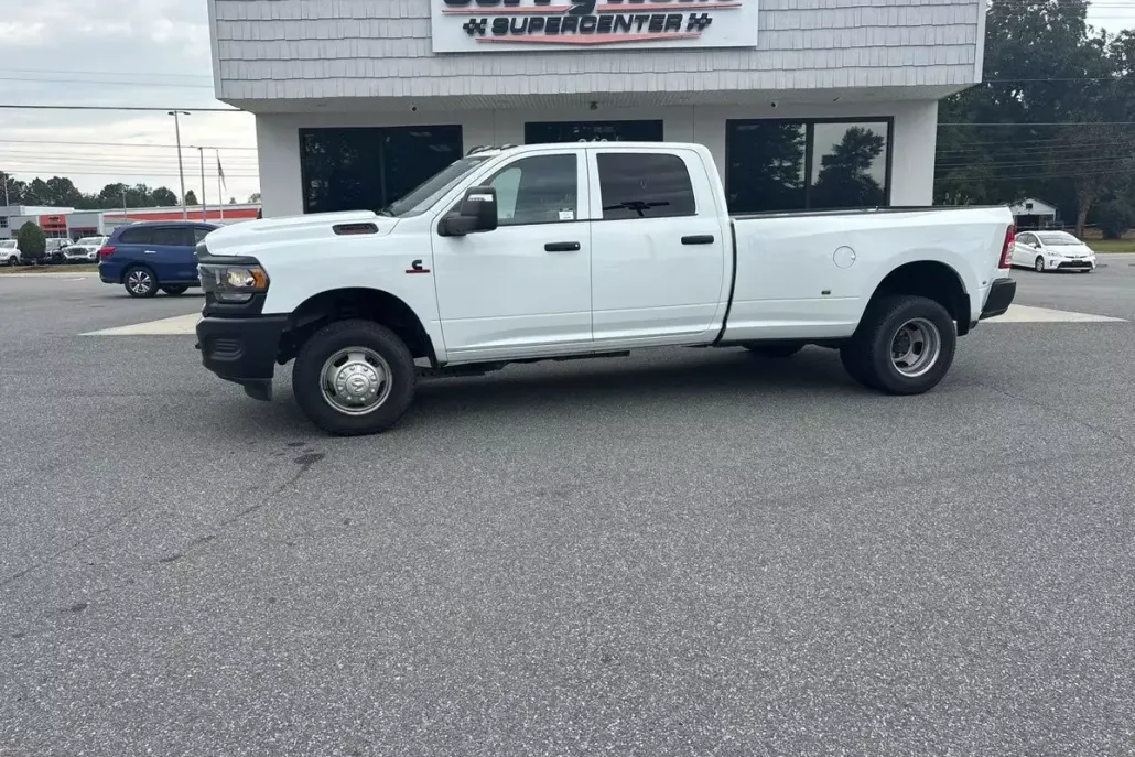 2024 Ram 3500 Tradesman photo 1
